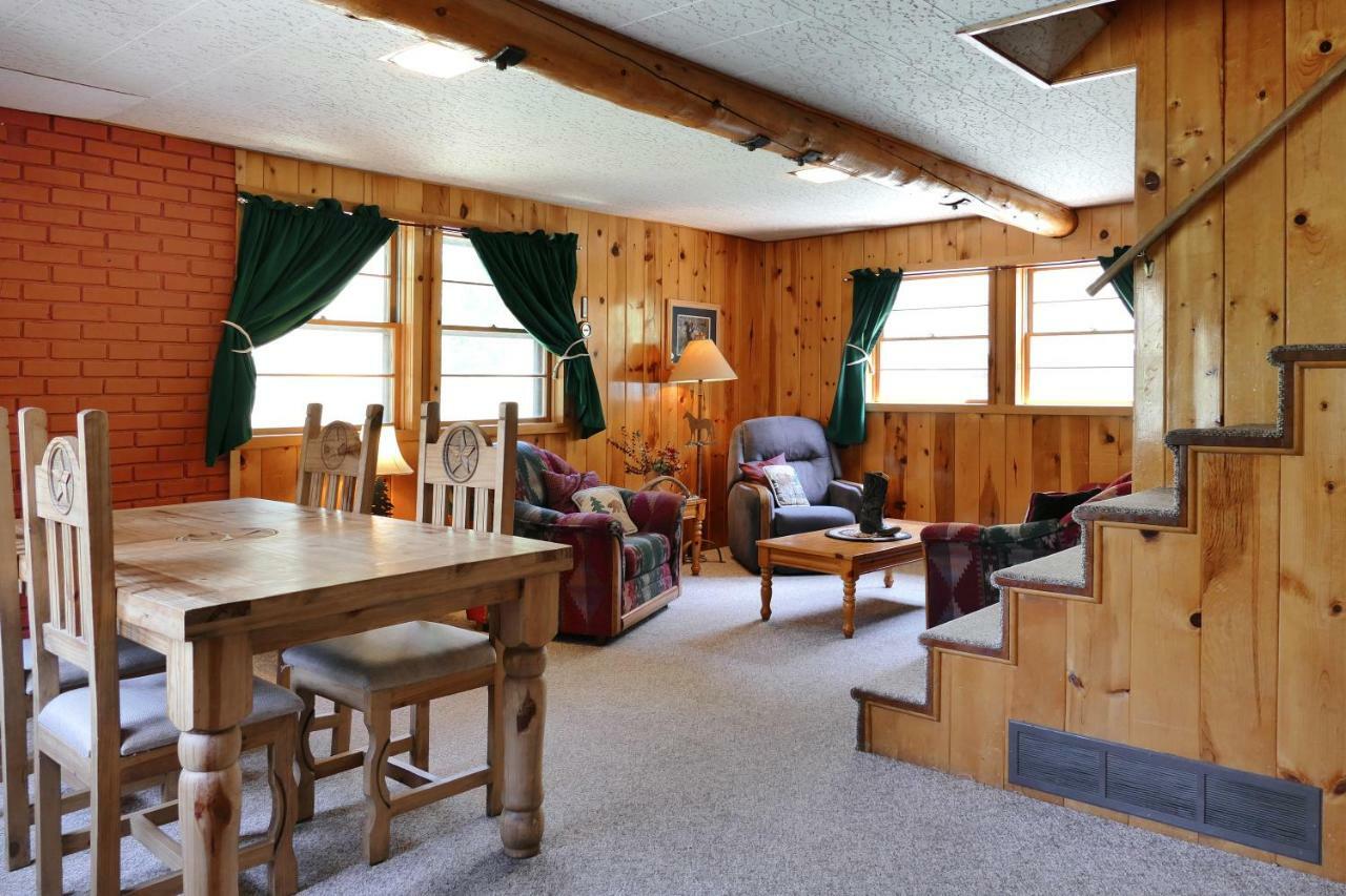 Bill Cody Ranch Hotell Eksteriør bilde